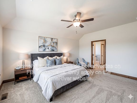 3rd image of 1354 N Taylor Way