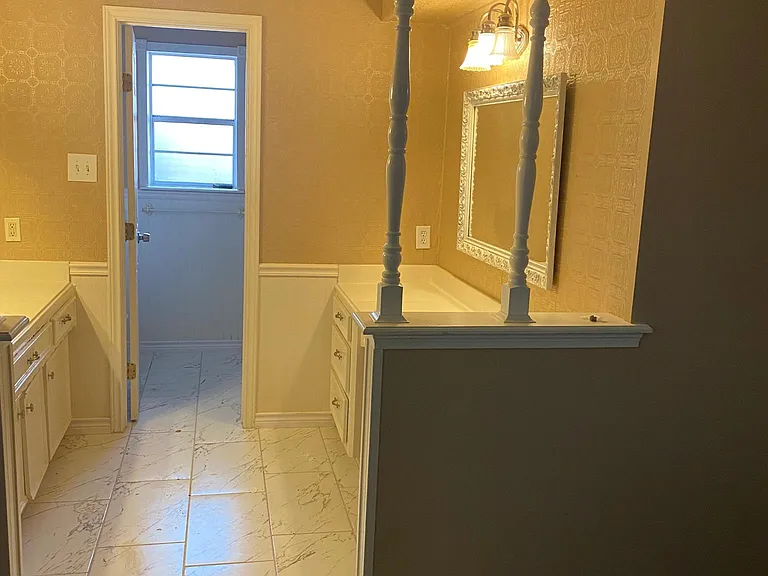 Master room bath entrance
