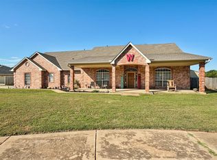 717 N Songbird Way, Mustang, OK 73064
