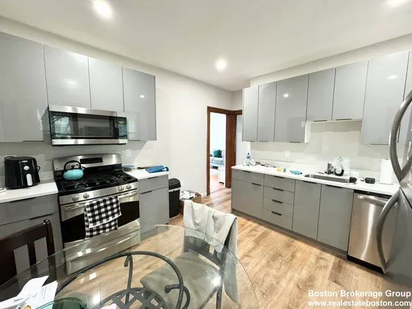 37 Sudan St Floor 3, Dorchester, MA 02125
