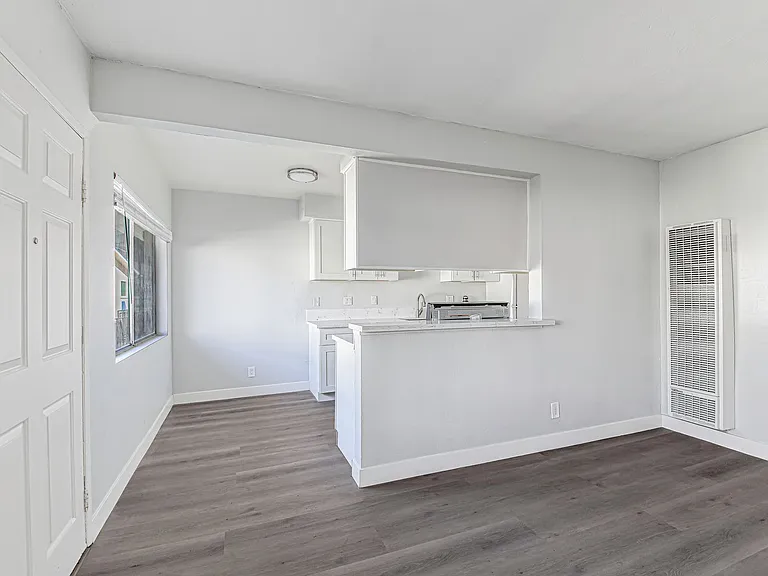 811 Gardenia Avenue — Photo 4