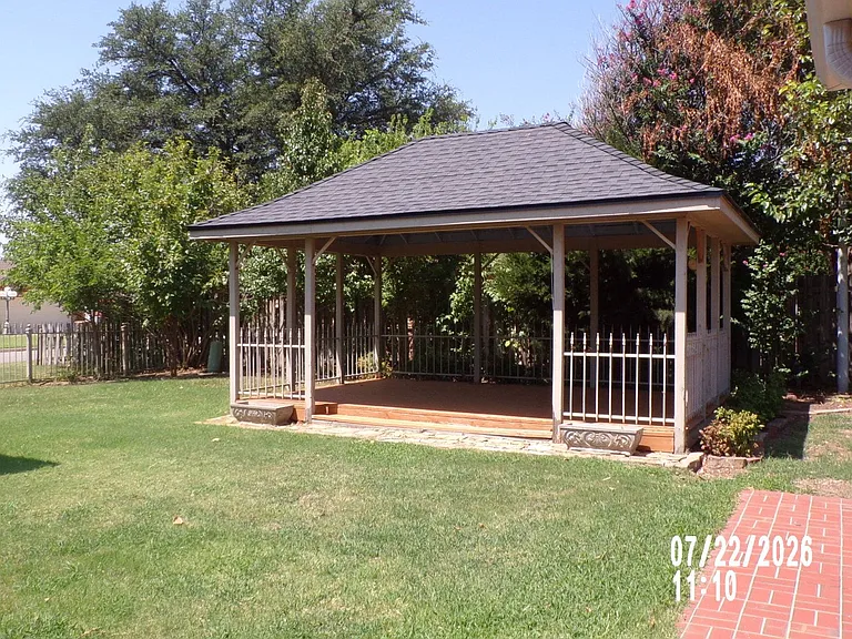 802 NW Seaton Pl — Photo 29