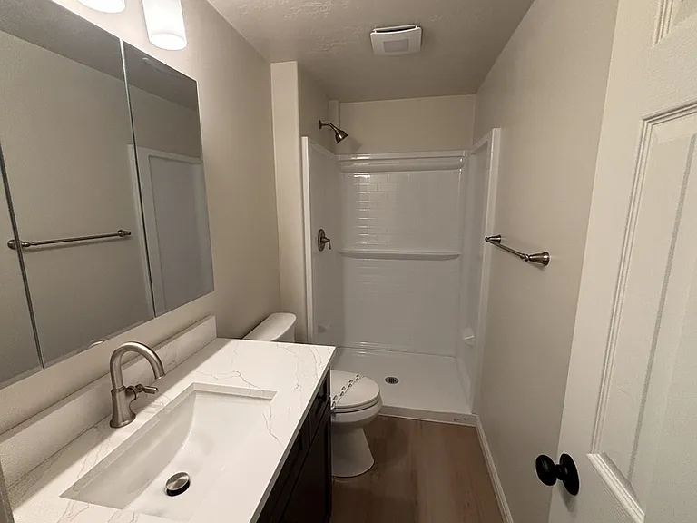 627 E 700 N — Photo 18
