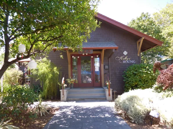 119 S Cloverdale Blvd, Cloverdale, CA 95425