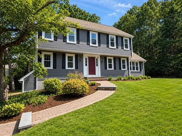 17 Hammer Hook Dr, Hanover, MA 02339