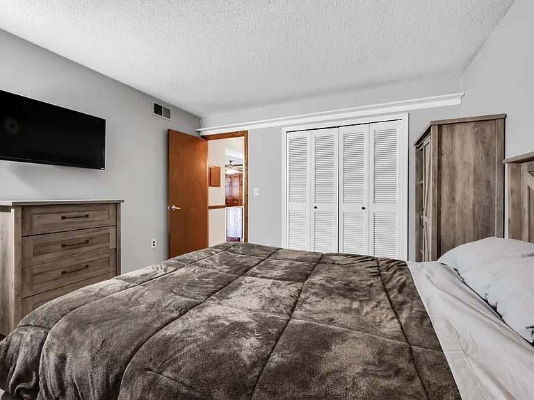 1301 Twin Circle Dr — Photo 19