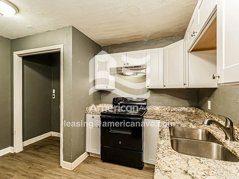 332811_005_kitchen_6.jpg