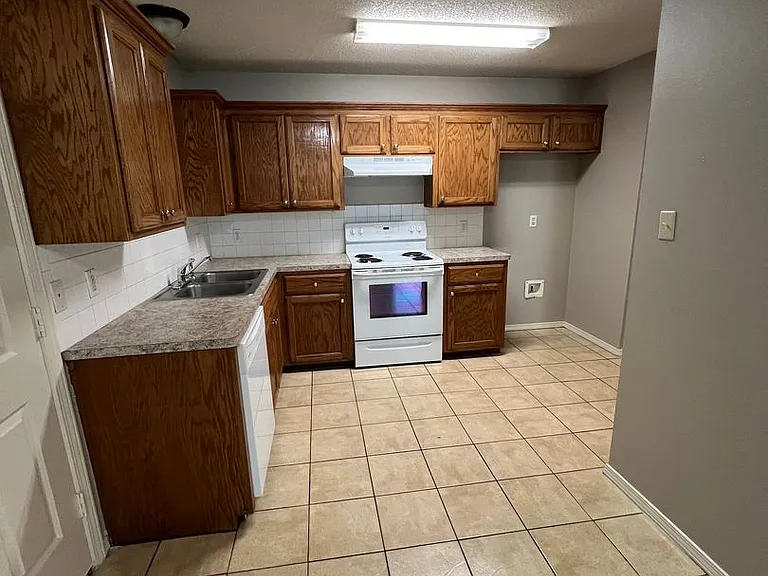 1703 Wilder Ln — Photo 9