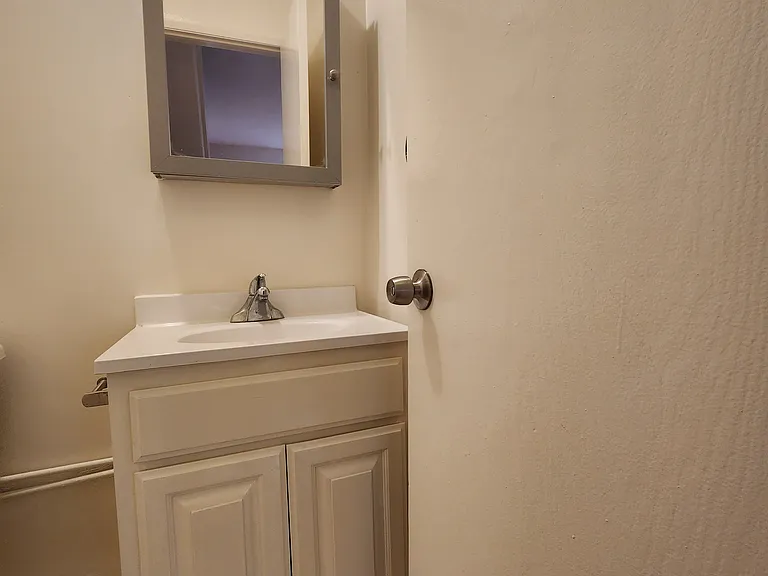 1141 Irving Ave #3 — Photo 33