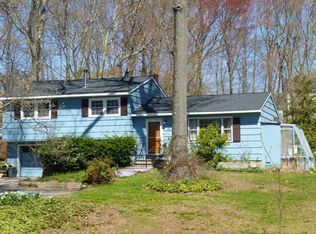 6 Dunrobin Ln, Watertown, CT 06795