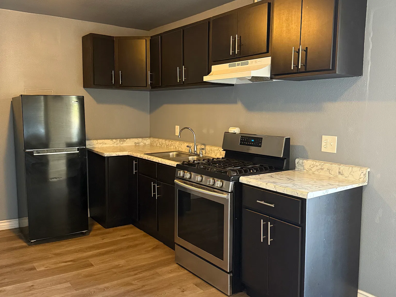 2 bed, 600 sqft, $1,100 — Photo 2