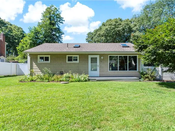15 Mollusk Dr, Saunderstown, RI 02874