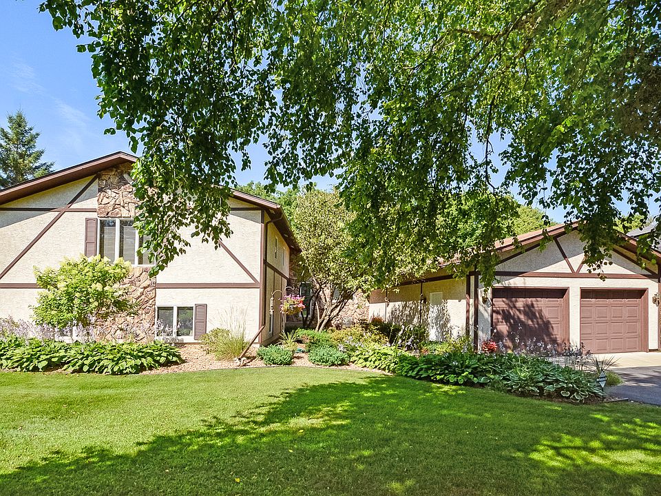 1st image of 1827 Twin Circle Dr