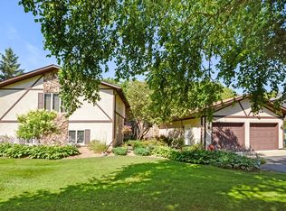 1827 Twin Circle Dr, Mendota Heights, MN 55118