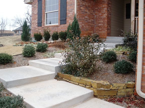 4th image of 2220 Diana Dr
