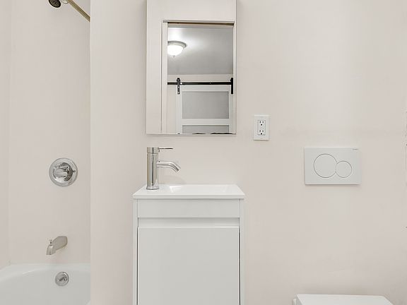 5th image of 212 E 88th St APT 4C