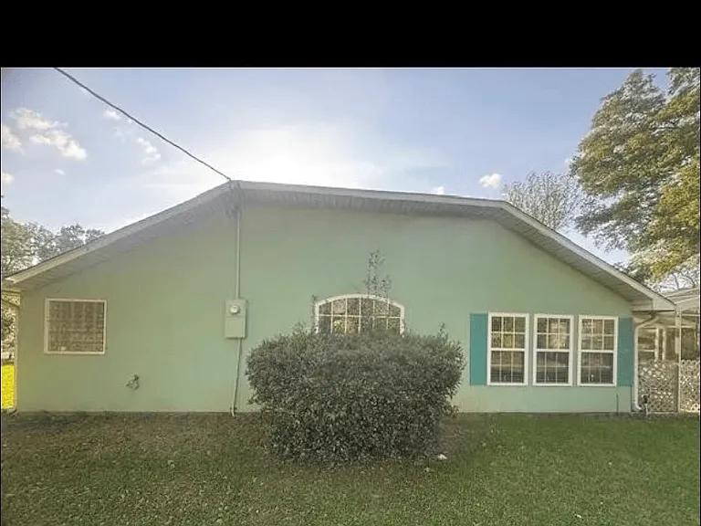 105 Thistledown Dr — Photo 2