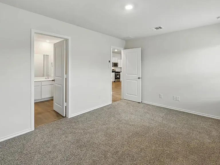 505 Lansdowne Dr — Photo 4