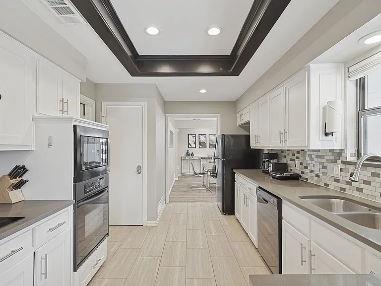812 Green Brook Dr — Photo 18