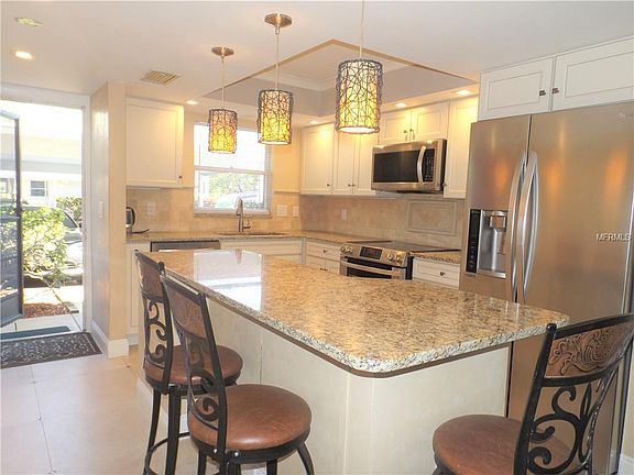 5th image of 503 Parkdale Mews #503