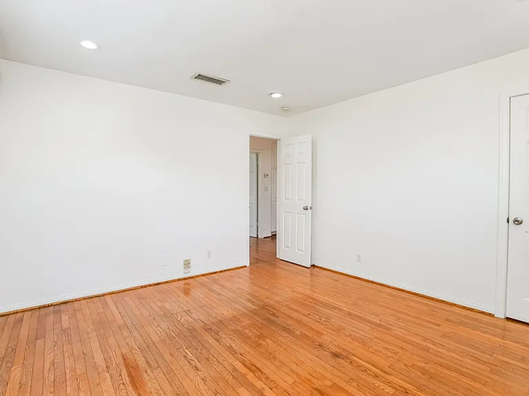 520 Washington St — Photo 7