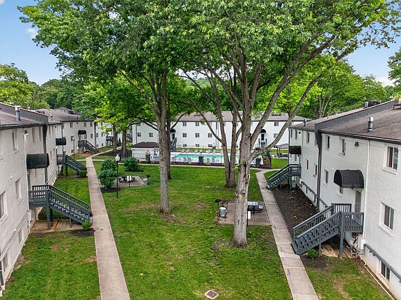 2nd image of 518 Iroquois Gardens Dr #320
