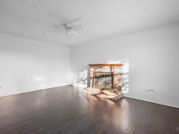 5th image of 705 Crinella Drive