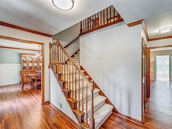 3rd image of 801 Woodmont Dr