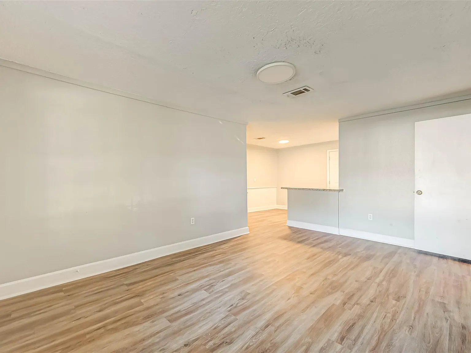 5 bed, 2.0 bath, 1419 sqft, $1,700 — Photo 2