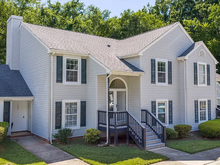 1551 Hunt Club Ct — Photo 2