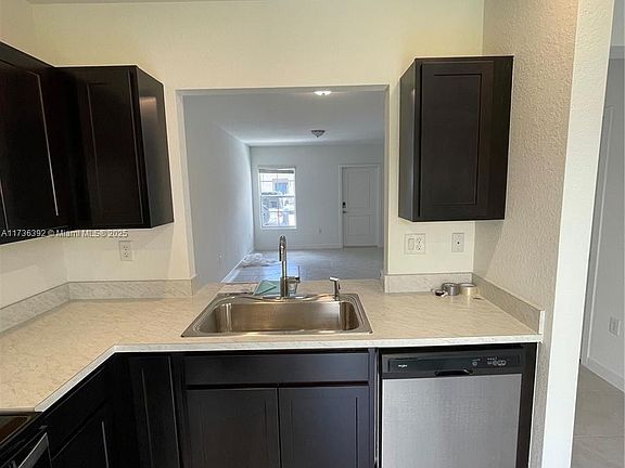 2nd image of 552 NE 4th Ln