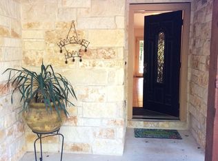 589 Jacobs Ln, La Vernia, TX 78121