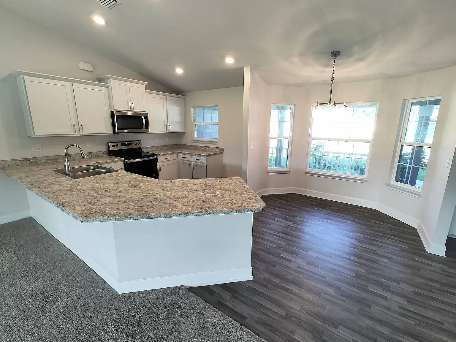 3 bed, 1547 sqft, $2,500 — Photo 2