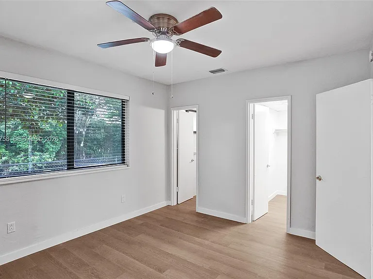 1280 NE 105th St #6 — Photo 11