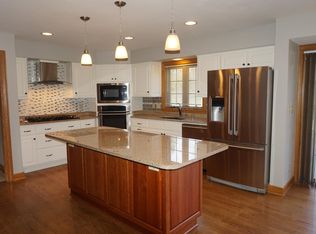 130 E Trillium Rd, Mequon, WI 53092