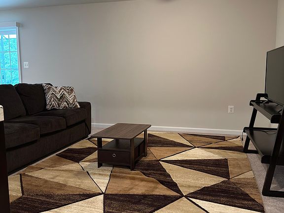 4th image of 5022 Birch Cir