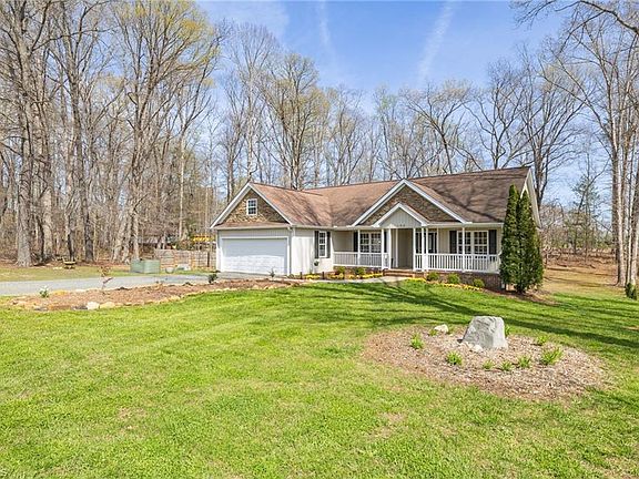 3rd image of 130 Bud Rd