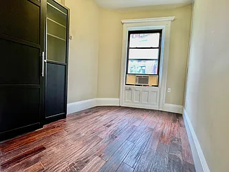 Rented by R New York