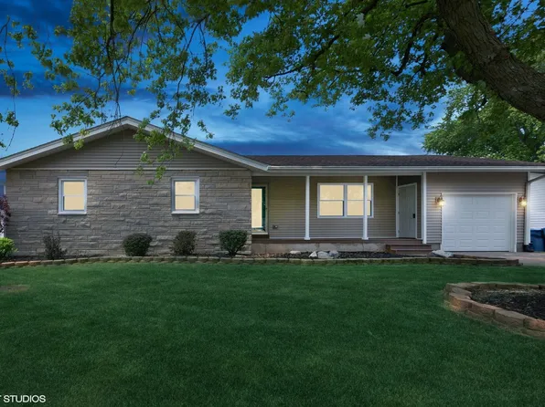 207 S Griffin St, Grant Park, IL 60940