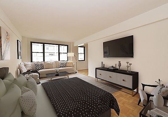 4th image of 250 E 39th St APT 8K