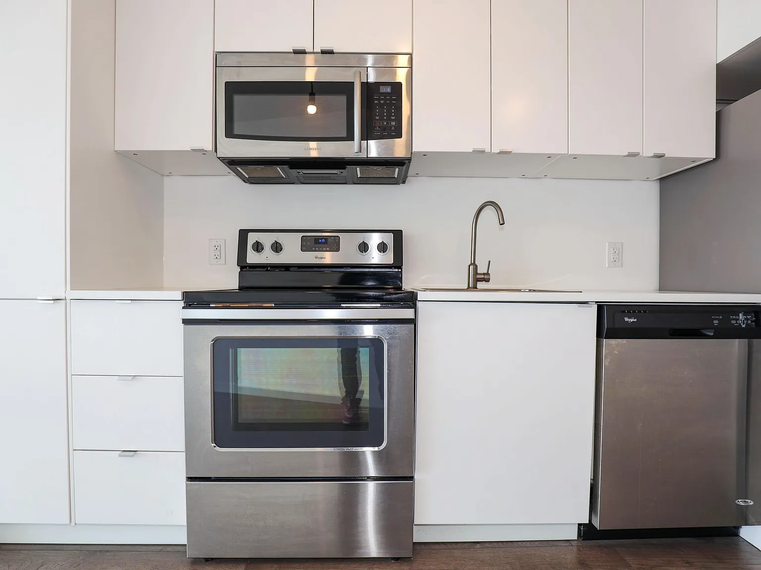 540 Waterfront Drive — Photo 3