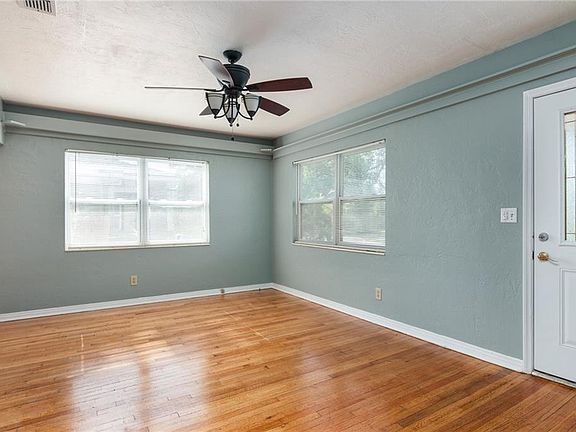 4th image of 711 48th Ave N