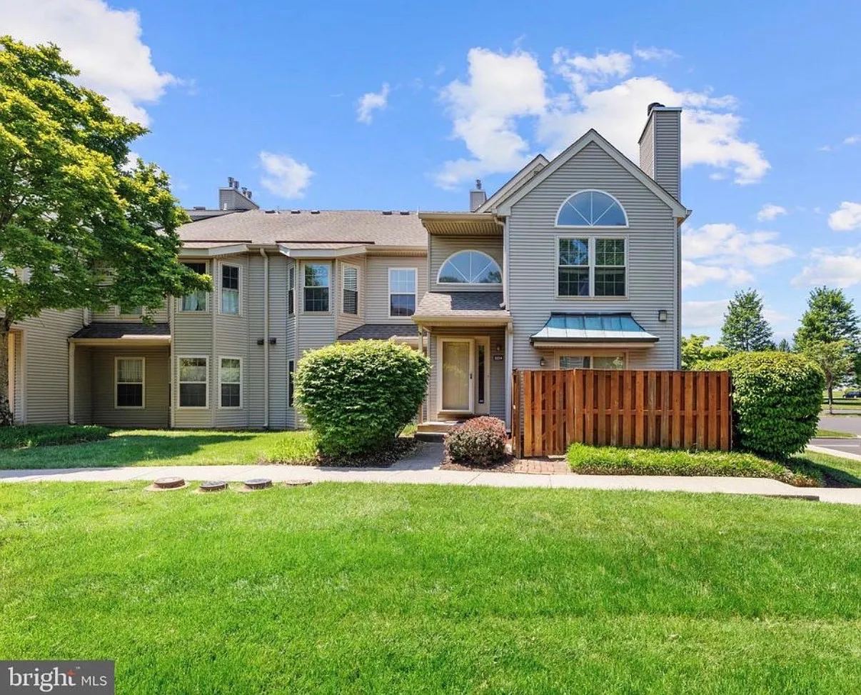 3 bed, 1550 sqft, $3,150 — Photo 1