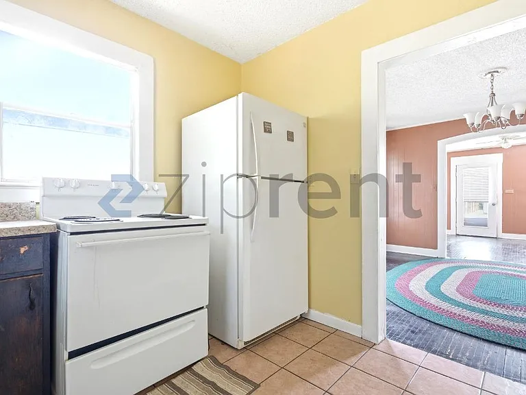 1301 N 6th Ave — Photo 7