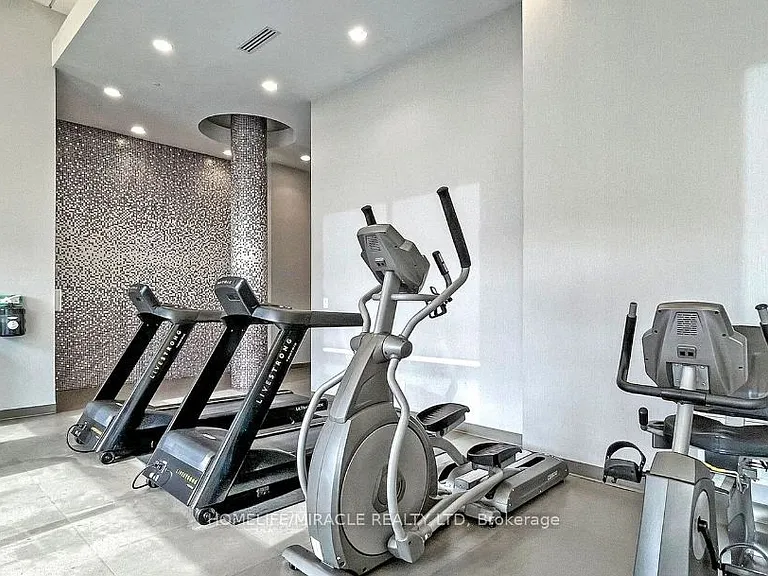 2756 Old Leslie St #319 — Photo 4