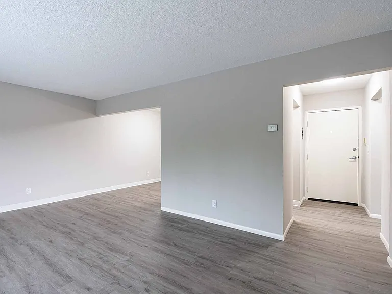Richfield Square Apartments — Photo 15