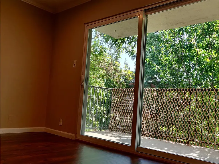 400 N Acacia Ave — Photo 18