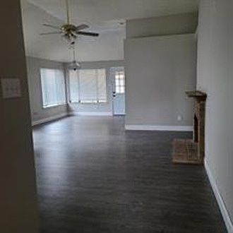 3rd image of 816 Wyndham Pl