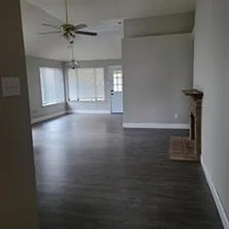 816 Wyndham Pl — Photo 3