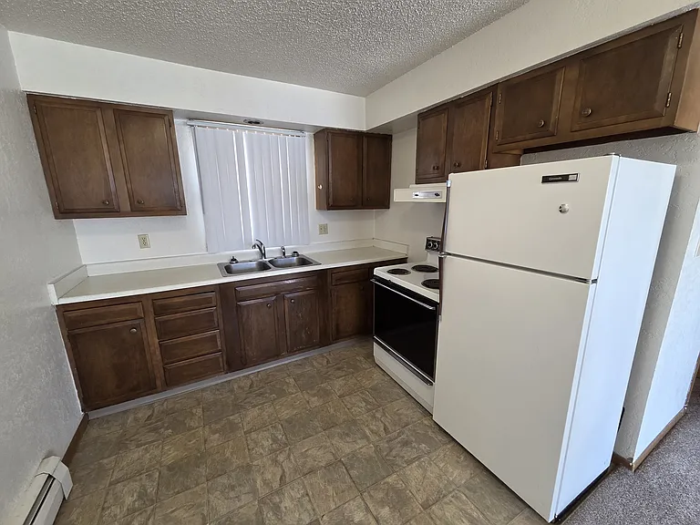 913 2nd St E #3 — Photo 1